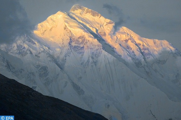guide népalais retrouvé au Himalaya